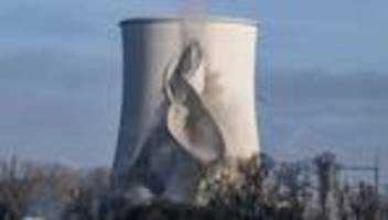 Rückbau: Der nächste Kühlturm in Biblis ist Geschichte