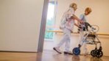 pflegereform: arbeitsgruppe stellt vorschläge für pflegereform vor