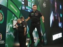 Knaller auf größter Darts-Bühne: WM-Debütant Merk siegt und nimmt jetzt Pub auseinander