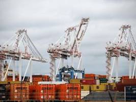 Auf Fünf-Jahres-Tief: Trump-Zölle drücken US-Außenhandelsdefizit deutlich nach unten