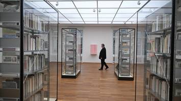 hamburger bahnhof: unterwegs in den wolken der bedeutung