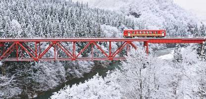 an weihnachten reisebücher verschenken: japan per zug, afrika im dachzelt, nach nepal im van