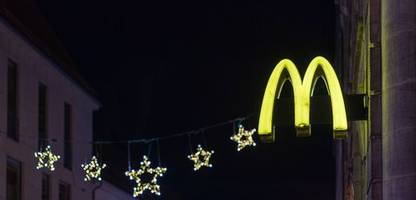 mcdonalds zieht weihnachtsspot nach kritik zurück