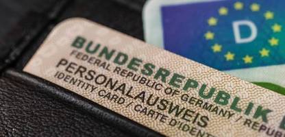 Digitaler Personalausweis: Ab 2027 sollen sich Bürger per Smartphone ausweisen können