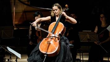Sol Gabetta erinnerte in der Elbphilharmonie an eine legendäre Vorgängerin