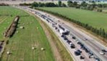 Verkehr: Weihnachtsferien bringen volle Autobahnen im Nordosten