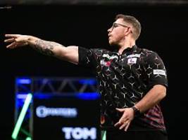 muckibude statt pubtresen: lukas wenig vernichtet das klischee des moppeligen darts-profis