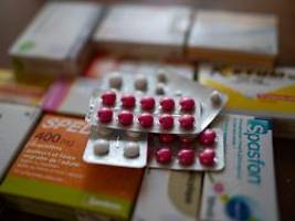 treiber für hohe beitragssätze: aok fordert regierung zu maßnahmen gegen arzneimittelkosten auf