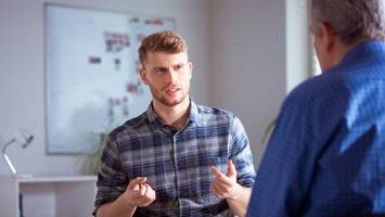 Merkmale von Narzissten: Offensichtliches Verhalten entlarvt sie