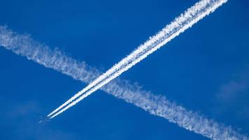 passagier versucht während des fluges tür zu öffnen – crew greift ein