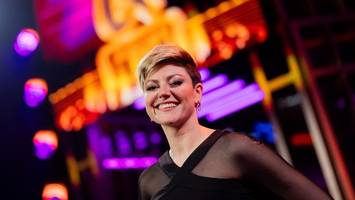 Tahnee begeistert mit Stand-up voller leichtfüßiger Komik