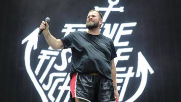 feine sahne fischfilet: mehr als zwei stunden feinster punk und bierdusche