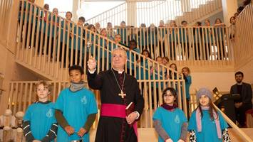 nach aufregung um schließungen: erzbistum weiht neue schule ein