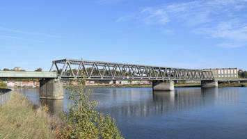 nach kritik: elbbrücke bleibt vorerst offen  – aber…