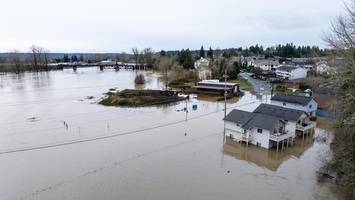 sintflutartiger regen im nordwesten der usa und kanada: evakuierungen laufen