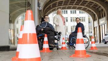 inklusionsprojekt in der innenstadt: im rollstuhl auf augenhöhe