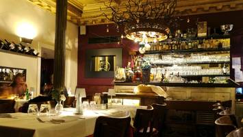 „leuchtturm“ in der innenstadt: in dieser trattoria sind auch suppen der star