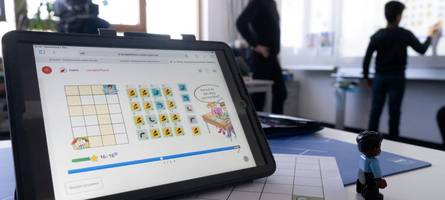 mehr laptops & co. an schulen: stadt erhält zuschüsse für wartung vom freistaat