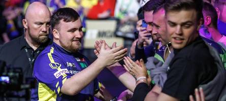 könig luke und sein hofstaat: so lief die darts-wm an