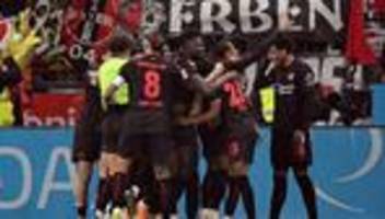 Bundesliga-Topspiel: Fan-Boykott und Traumtor: Bayer gewinnt Rhein-Derby