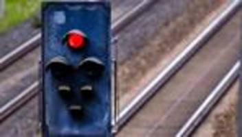 Gestrandet am Bahnhof: Vorzeitige Wende: Wenn es im Zug plötzlich Endstation heißt