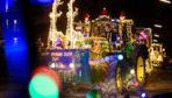 Vorweihnachtliche Aktion: Geschmückte Traktoren bringen Spenden ans UKE