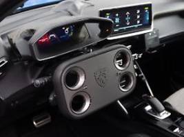 Eckig, aber variabel: Peugeot erfindet das Lenkrad neu - Design-Gag oder mehr?