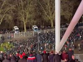 nacktkontrollen in leverkusen?: köln-fans reisen vor anpfiff massenhaft wütend ab
