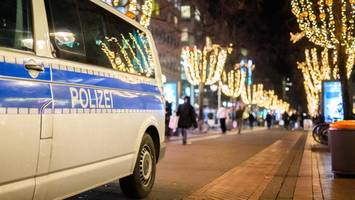 Polizei räumt Weihnachtsmarkt – Verdächtiger auf der Flucht