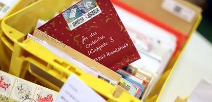 weihnachten bei der post: in engelskirchen stapeln sich die wunschzettel