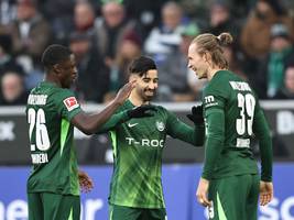 bundesliga aktuell: wolfsburger party, augsburger abseits-drama