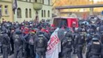 Bilanz zur Demonstration: Tumult bei Demo in Schwarzenberg – Böller, Verletzte, Kritik