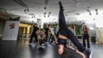 Unterhaltung: Sonne im Kopf, Beton vor der Tür: So probt Malle Olé!