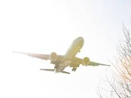 notsituation über washington: boeing 777 muss nach triebwerksausfall notlanden