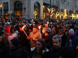 ungarn: zehntausende protestieren gegen orbán