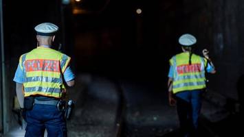 obdachlose (48) begibt sich in lebensgefahr – polizei sucht s-bahn-tunnel ab