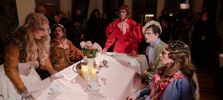 rätselraten um den reichsten mann der welt: so hintersinnig ist der neue „tatort“ des staatstheaters