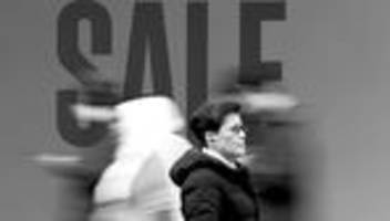 Wirtschaftspodcast: Ist das eine Blase?: Shoppen wir uns rein in die Schulden?