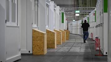 Hotelunterkünfte für Geflüchtete: Unterbringung kostet Berlin Milliarden