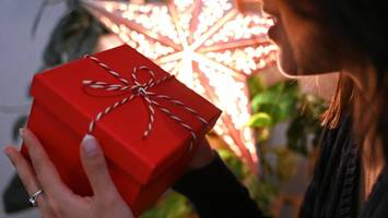 weihnachten im ego-modus – oder selbstliebe? geschenke-trend überrascht