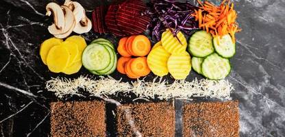 Küchenreiben und Küchenhobel von Leifheit, Rösle, Stoneline, Gefu und Börner im Test