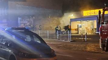 feuer in st. georg: schwerverletzter mann neben lieferwagen gefunden