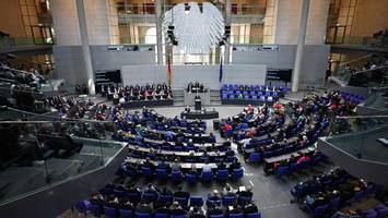 hitlergruß im bundestag? anklage gegen afd-politiker erhoben