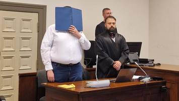 kollegin in hamburg niedergestochen: 26-jähriger muss lange in haft