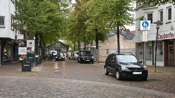 streit um parkplatz eskaliert: gruppe schlägt mann bewusstlos