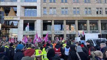 Ver.di-Kundgebung in der Hamburger City: Finanzsenator weist Forderung zurück