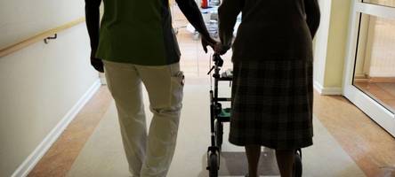 altenpfleger soll schmuck und geld von patienten gestohlen haben