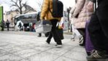 Antislawismus: Menschen aus Osteuropa erleben in Jobcentern häufig Diskriminierung