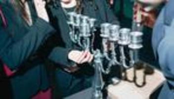 Chanukkafeier im Bundestag: Etwas Licht, viel Dunkelheit