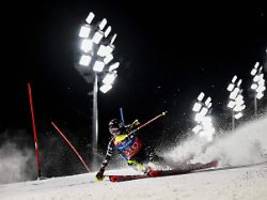 Aicher begeistert, Dürr im Pech: Slalom-Queen Shiffrin zaubert Flutlichtshow in den Schnee